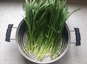 韭菜择好洗净控水