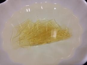 跟16步骤一样，吉利丁片同样用冷水泡入。