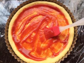 刷上一层番茄酱。