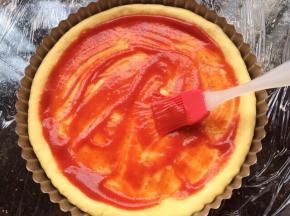 刷上一层番茄酱。