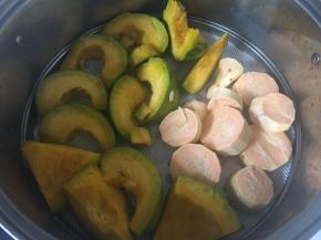 放入蒸锅大火蒸熟