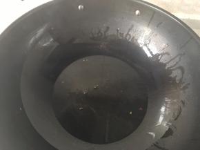 控出来的油重新倒入锅中，加热到8成热