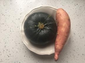 贝贝南瓜和红薯洗净