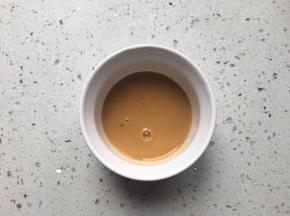 加少许清水调匀