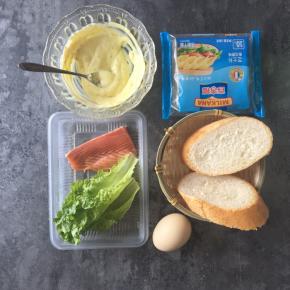 做好的荷兰汁备用，其他材料准备好