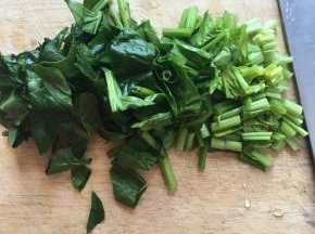 菠菜洗净切段