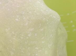 揉到能拉出薄膜即可