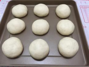 10. 发酵好的面包
这时可先预热烤箱上下火170度10分钟