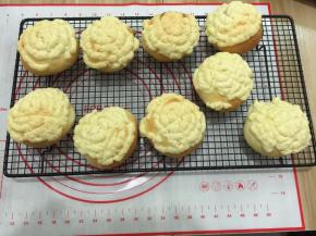 13. 出炉放在烤网上晾凉