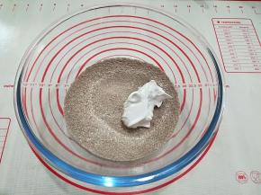 6. 分三次加入TPT面糊中第一次可以用力些拌匀