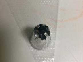 5选择自己喜欢的裱花嘴放入裱花袋（我用的是中号裱花嘴）