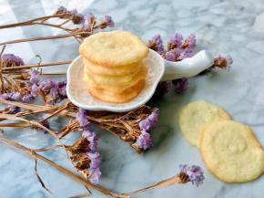 烤箱预热，160度上下火10分钟左右