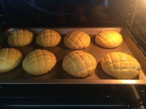 烤箱提前预热10分钟，上火185度，下火170度，中层，时间25分钟。