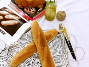 1. 准备事先烤好的法棍