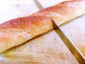 5. 法棍面包切成2块