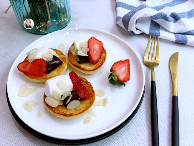 巧克力草莓棉花糖三明治