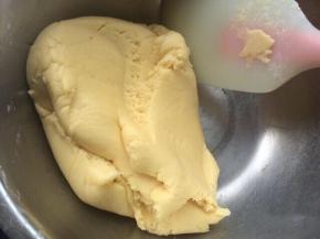 搅拌至完全混合无干粉状态即可。