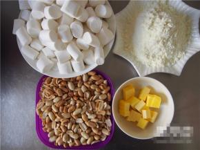 花生提前烤熟，去皮备用，其他材料称量准备好