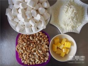 花生提前烤熟，去皮备用，其他材料称量准备好