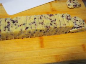 放入冰箱冷冻室1小时左右定型