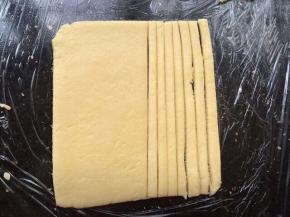 然后把所有都切成大小一致的条状。