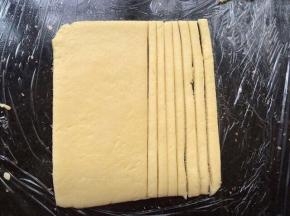 然后把所有都切成大小一致的条状。