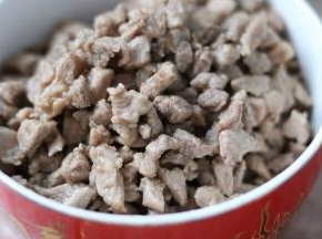 炒熟后撑出备用。