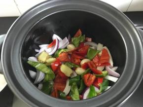 8、最后放入洋葱。