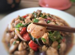 13、鸡嫩肉滑，味道浓郁。