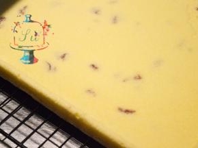 糯米皮冷藏的时间，我们可以开始制作小四卷。我比较喜欢利用不同步骤的时间差来安排制作的先后顺序。可以提高工作效率