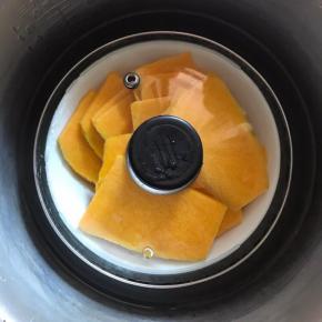 1.南瓜洗净切片整熟