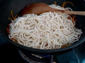 然后放入面条