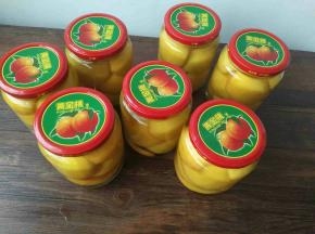 出锅趁热利用热胀冷缩的原理带手套立刻拧紧。一定戴手套，否则会被烫熟的。