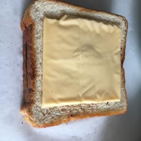 再放上一片芝士片