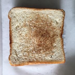 然后再盖上一片吐司片