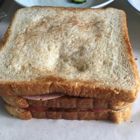 最后再盖上一片吐司片