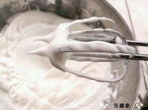 蛋清分三次加糖打到尖角