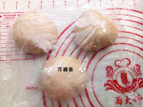 排气,这个方子可以做3个,分成3份,醒20分钟.