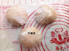 排气,这个方子可以做3个,分成3份,醒20分钟.