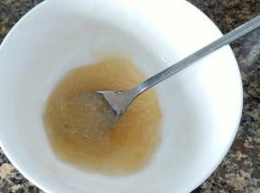 吉利丁粉用15克纯净水泡发