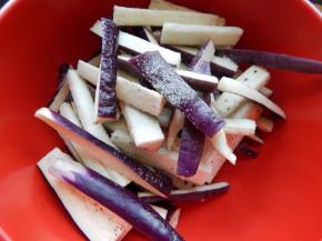 在加入3克盐抓匀