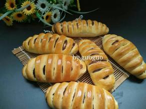 胖嘟嘟的毛毛虫面包就做好啦