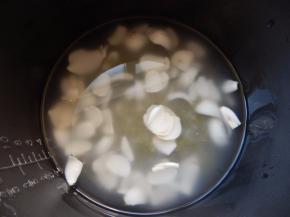 清洗干净加入清水