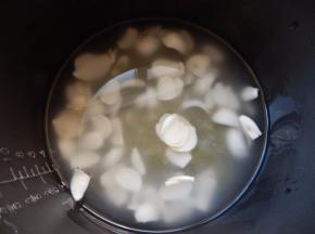 清洗干净加入清水