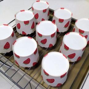 烤完出炉后，震一下即刻倒扣放凉。