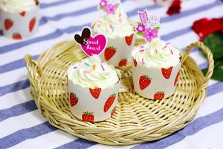 插上卡片装饰。