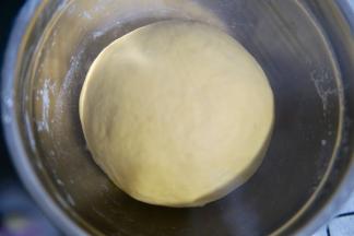 盖保鲜膜开始发酵