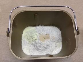 接着加入除黄油以外的全部材料