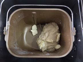 这时加入软化的黄油