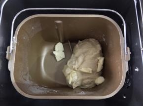 这时加入软化的黄油